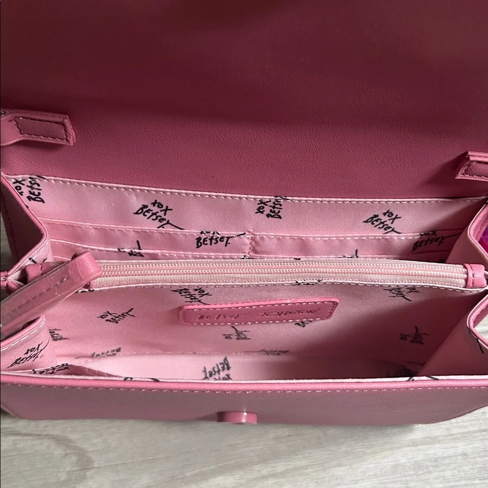 🐻 Gummy Bear Quilted Betsey Johnson Crossbody Bag NWT - Picture 9 of 14